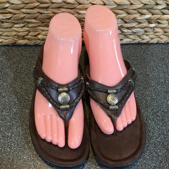 Minnetonka Brown Suede Thong Sandals with Braided Strap - Picture 4 of 15